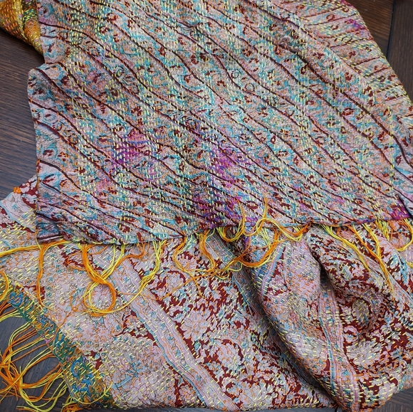 Gorgeous Long Soft Woven Scarf With Tassels - Picture 5 of 7